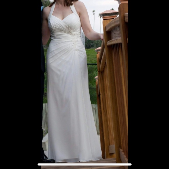 Beautiful Classic Hollywood Style Wedding Dress - Picture 3 of 7